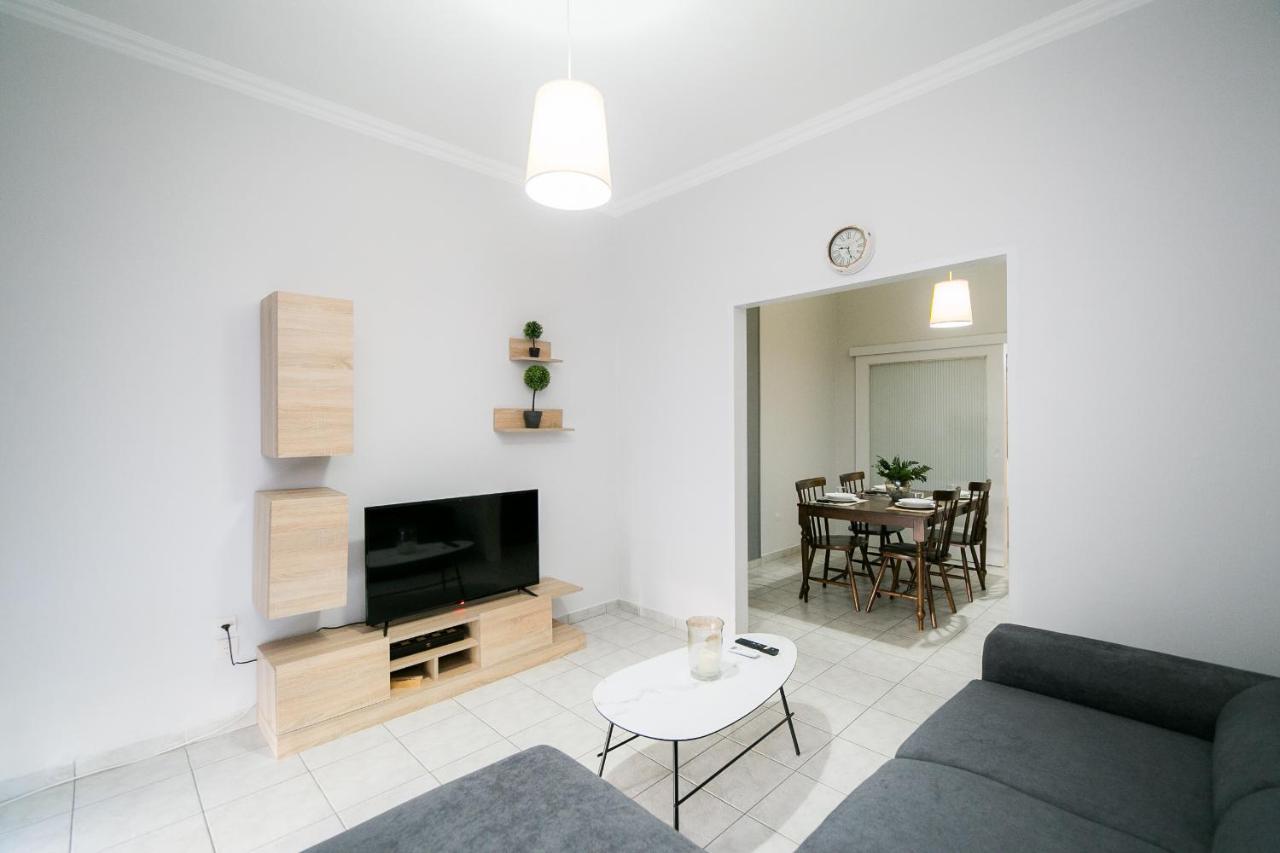 Central Guests Apartment Volos Bagian luar foto