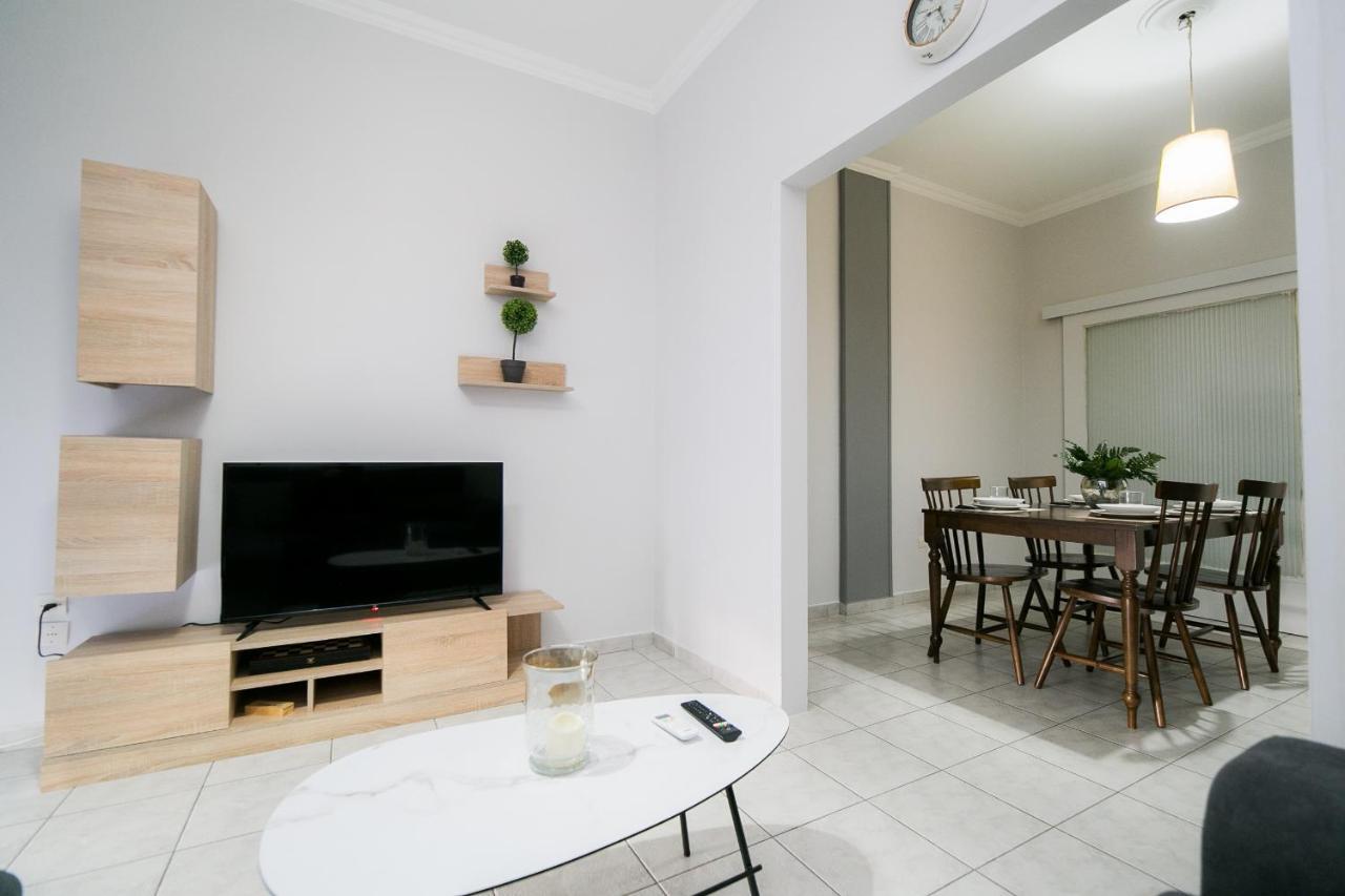Central Guests Apartment Volos Bagian luar foto