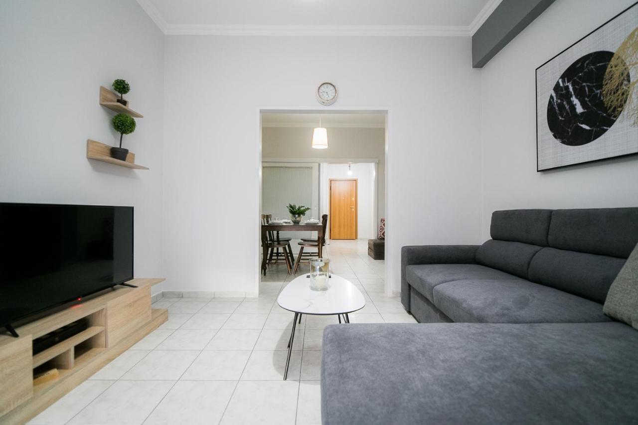 Central Guests Apartment Volos Bagian luar foto