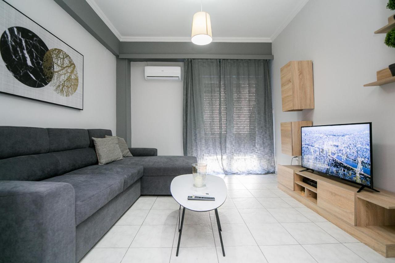 Central Guests Apartment Volos Bagian luar foto