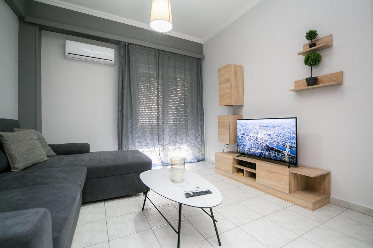 Central Guests Apartment Volos Bagian luar foto