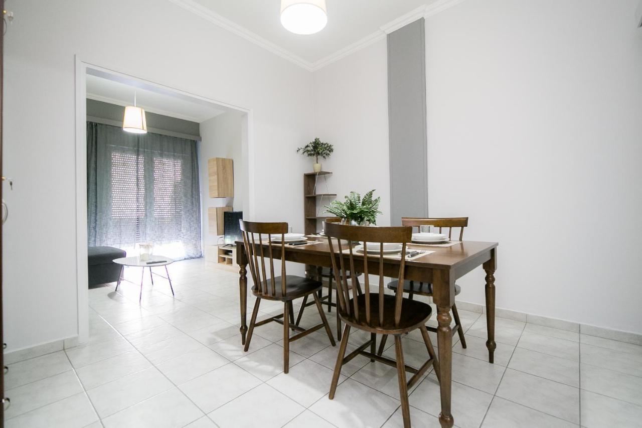 Central Guests Apartment Volos Bagian luar foto